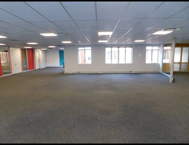 303M² OFFICE TO LET IN FERNDALE